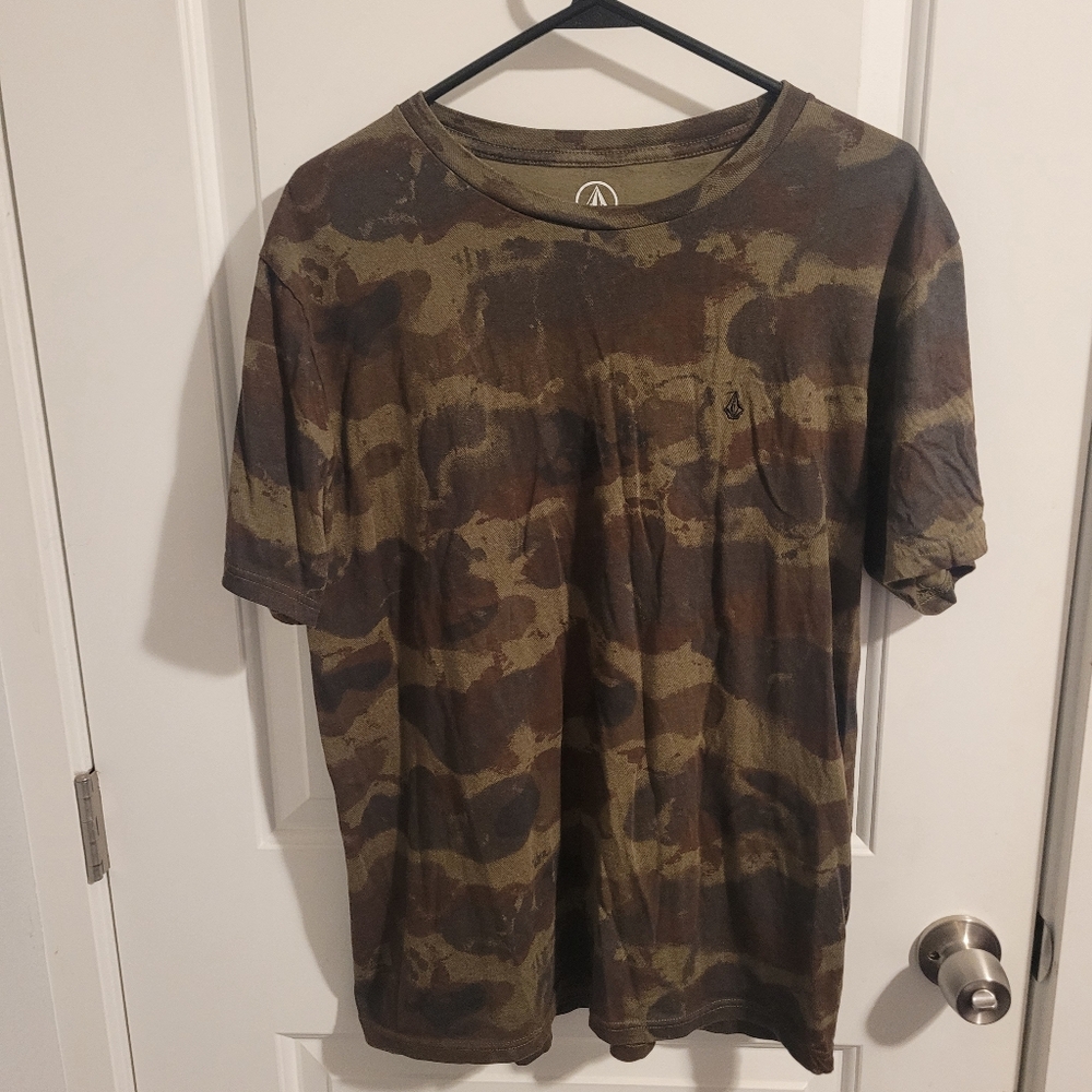 Volcom camo t shirt